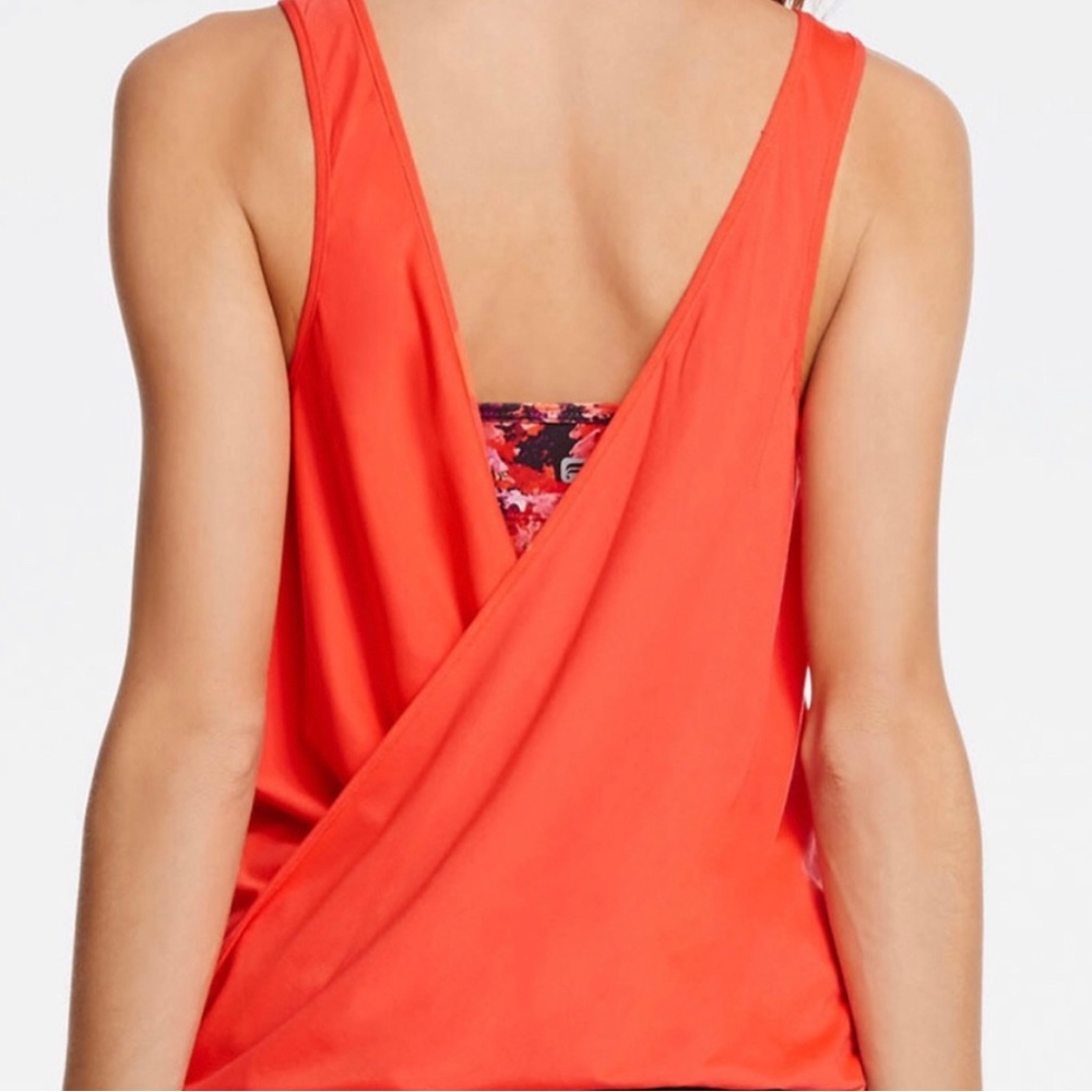 ☀️2 items for $25☀️ FABLETICS layered tank top. Includes matching bralette